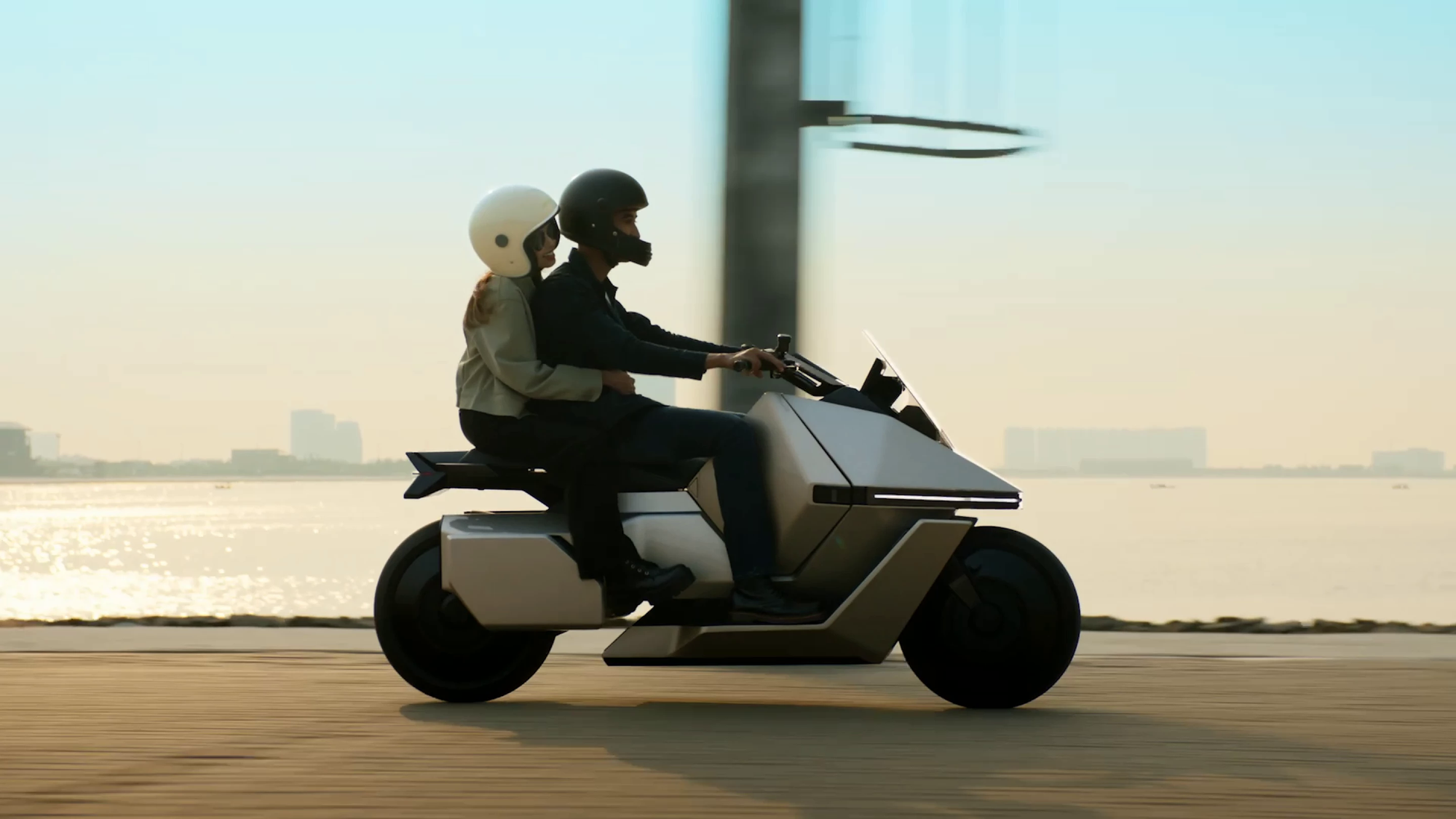 Không phải Honda, Yamaha hay BMW Motorrad, đây mới là chiếc xe máy điện tự cân bằng đầu tiên sản xuất hàng loạt- Ảnh 6.