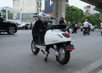 xe may dien vespa venus mau trang 2